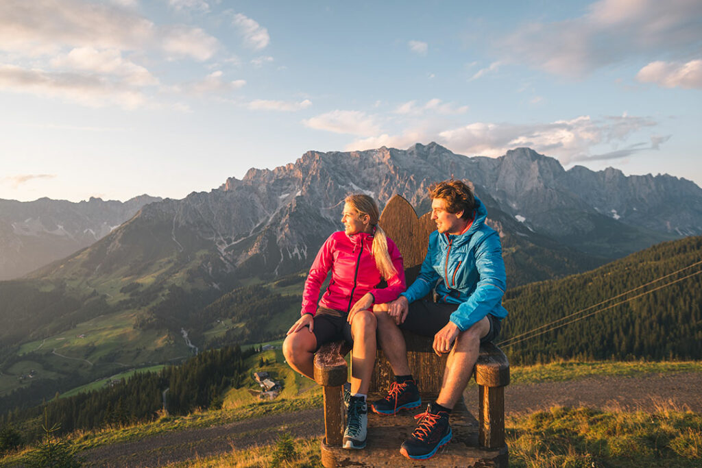 Platz nehmen am Königssessel in der Region Hochkönig in Maria Alm.